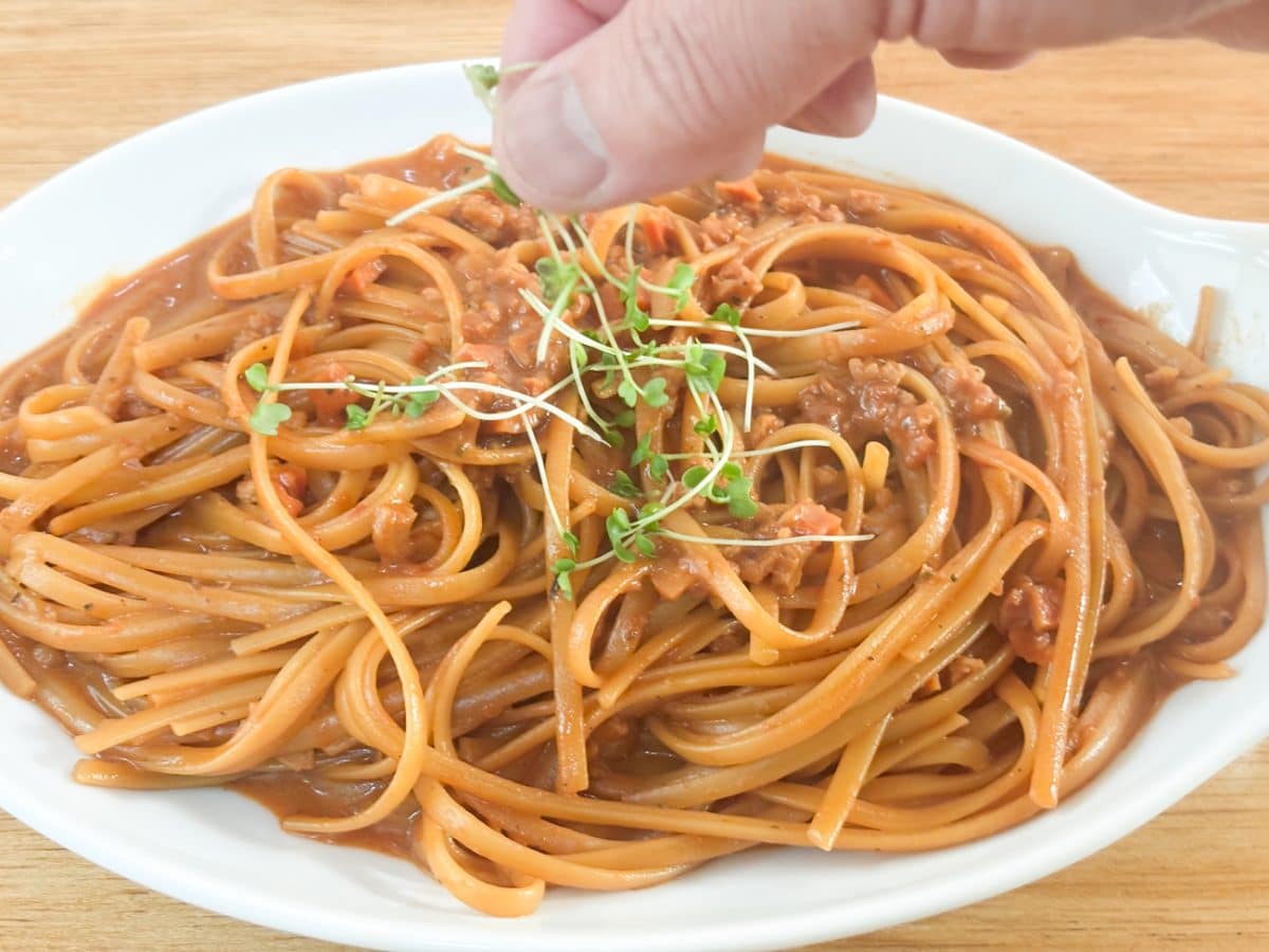 ラーメンの袋麺と同じく、お好みでトッピングを楽しむのもあり