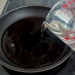 商品説明通りに作る場合、フライパンに500mLの水を注いで調理開始