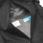 Tracksシリーズを象徴するフロントパネルの縦型ポケット