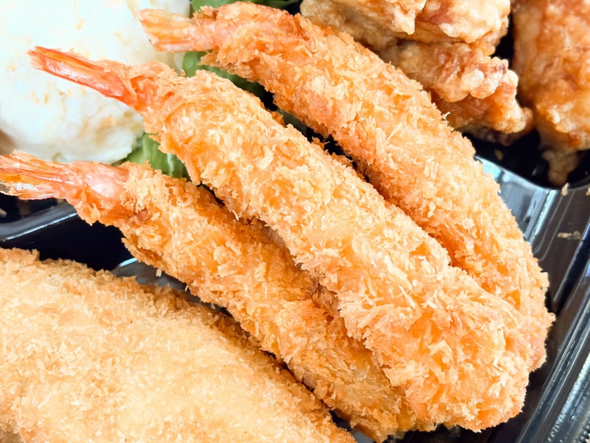 絶対エースのエビフライは3本入り
