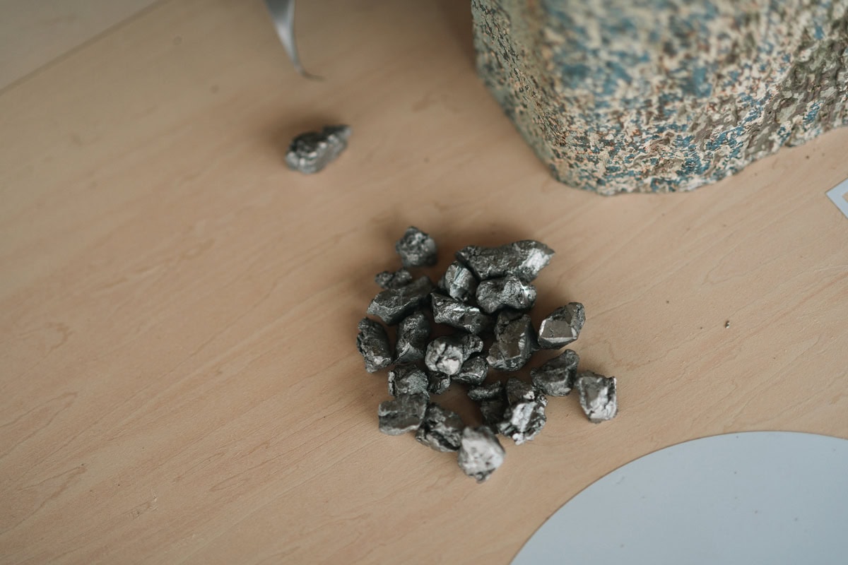 「トランティクシーエコ」は原料の半分以上に、リサイクルしたチタン素材を採用