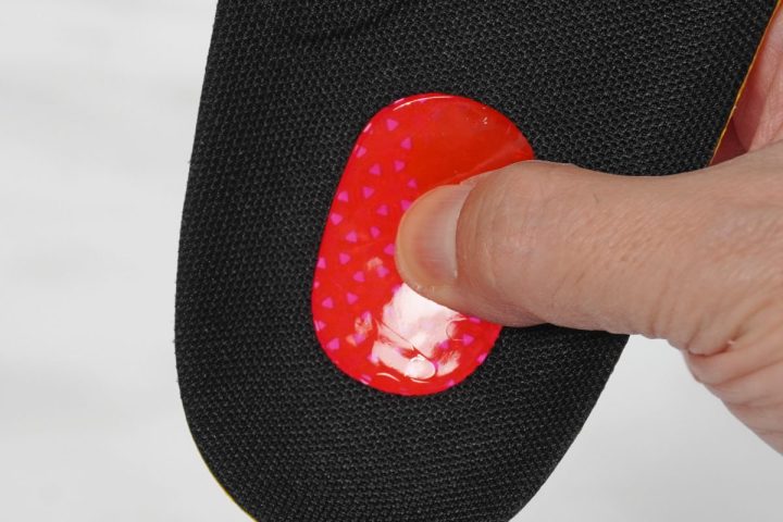 【ワークマンの凄すぎる救世主】880円で足が変わる!?“よく歩く人”専用「ジェル入り3Dインソール」で1日歩いてみたら…