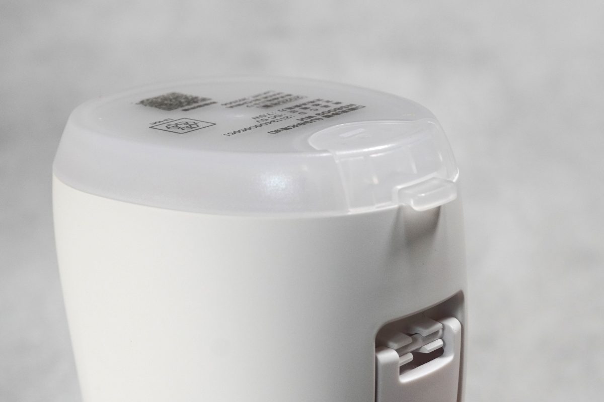 ニトリ「口腔洗浄器 NS8009」の底フタ