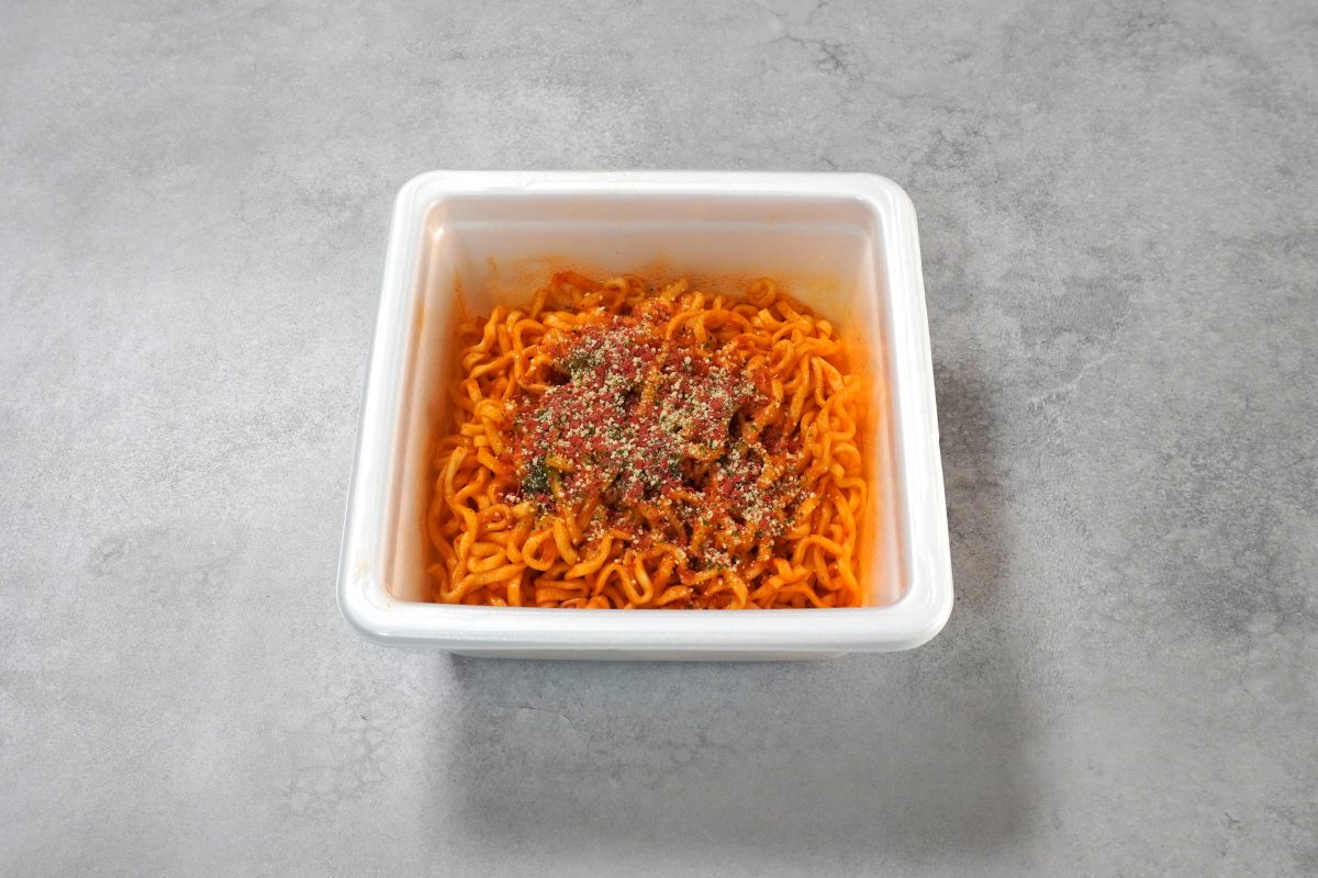 明星食品 明星 ピザハット監修 ピザハット・マルゲリータ味焼そば