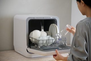 【3万円台の傑作家電】シロカの新型食洗機は“買って置くだけ”！工事費ゼロでQOLをあげる「2WAY式」に大注目