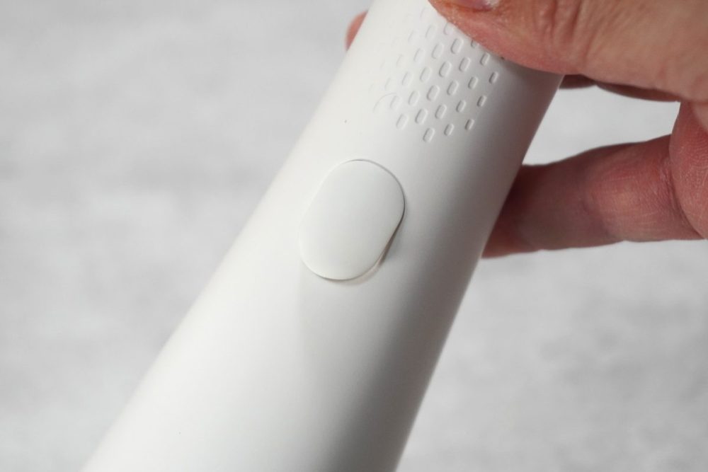 ニトリ「口腔洗浄器 NS8009」の電源コネクタ部分