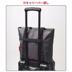 背面にはキャリーバー通し