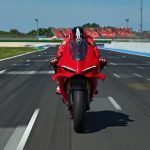 スロットルを捻ればアドレナリンが分泌され、迫力あるサウンドも迫力がライダーの気分を高揚させる