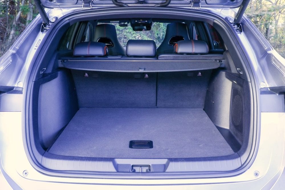 ラゲッジスペースは後席を立てたままで425Lもの大容量を誇る