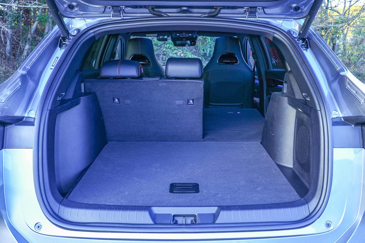 後席は6対4の分割可倒式を採用する。すべて倒すとラゲッジ容量は1440Lまで拡大可能で、かなり広大なスペースが出現する。段差がない点にも注目だ