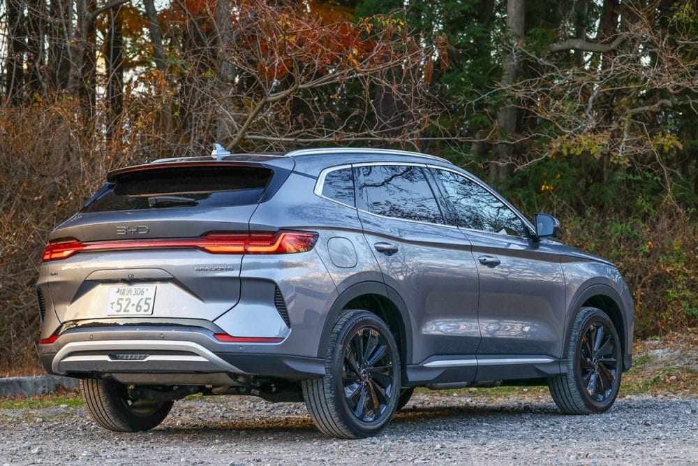 サイドからのエッジが効いたラインなどアクティブな印象が強いSUVらしいデザイン