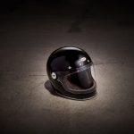 シンプルなデザインと美しいシルエット、そしてクールな雰囲気を漂わせ、ネオクラシックバイクに乗るライダーを魅了してやまない逸品