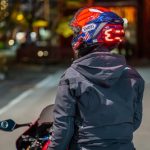 第2位 【バイク乗り必見】追突事故のリスクを劇的に下げる!ヘルメットに貼るだけ“第3のブレーキランプ”がライダーの命を救う!?