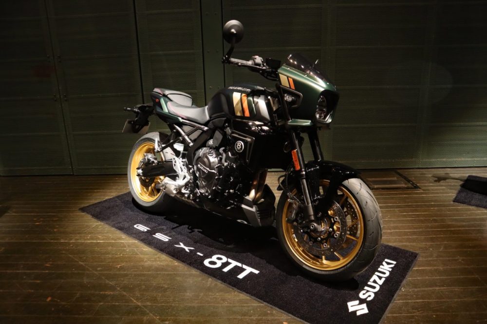1970〜80年代のクラシックなロードレーサーから着想を受けて仕上げられた「GSX–8TT」