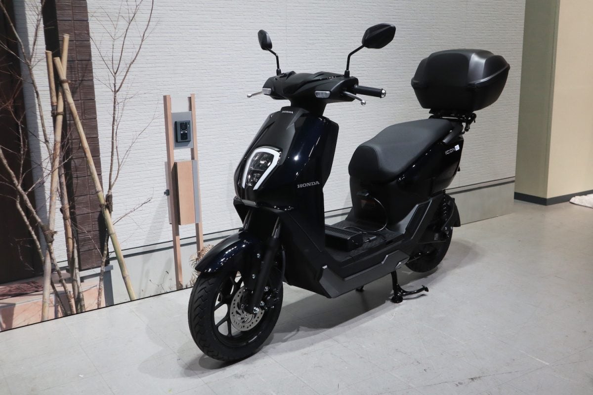 ボディはコンパクトで軽量、扱いやすくて取り回しも楽