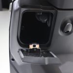 ハンドル左下には500mlのペットボトルが入るインナーラックにはUSB-Type-Aソケットも装備されている