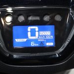 スピード表示が大きくてい見やすいフルデジタルメーター