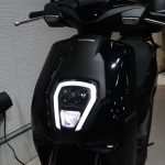 ヘッドライトは「EM1 e:」と共通で近未来感のあるデザイン