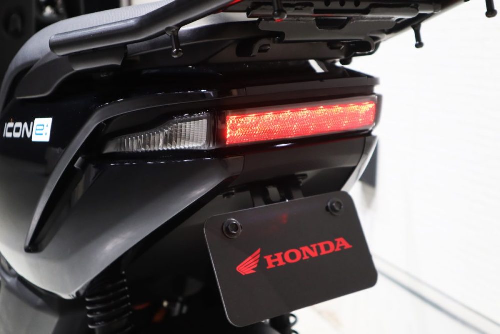 テールランプは「EM1 e:」と共通で、視認性に優れるラインデザイン