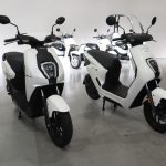 2台を並べて見比べるとデザインの違いが分かる。向かって左側が「ICON e:」で右側が「EM1 e:」