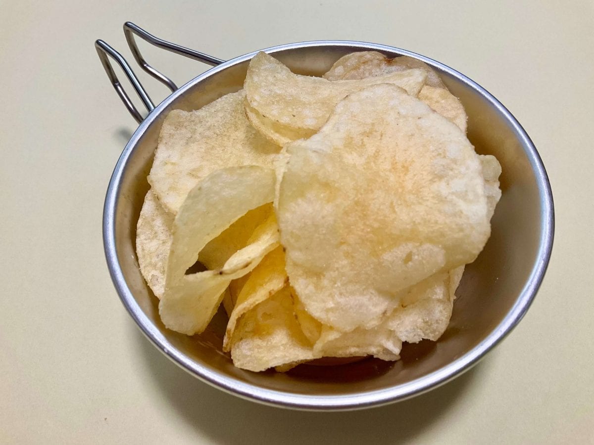 【成城石井】ポテチに583円は正気か？日本のポテチとは別物な“ご褒美系”海外ポテチ3種を食べ比べ