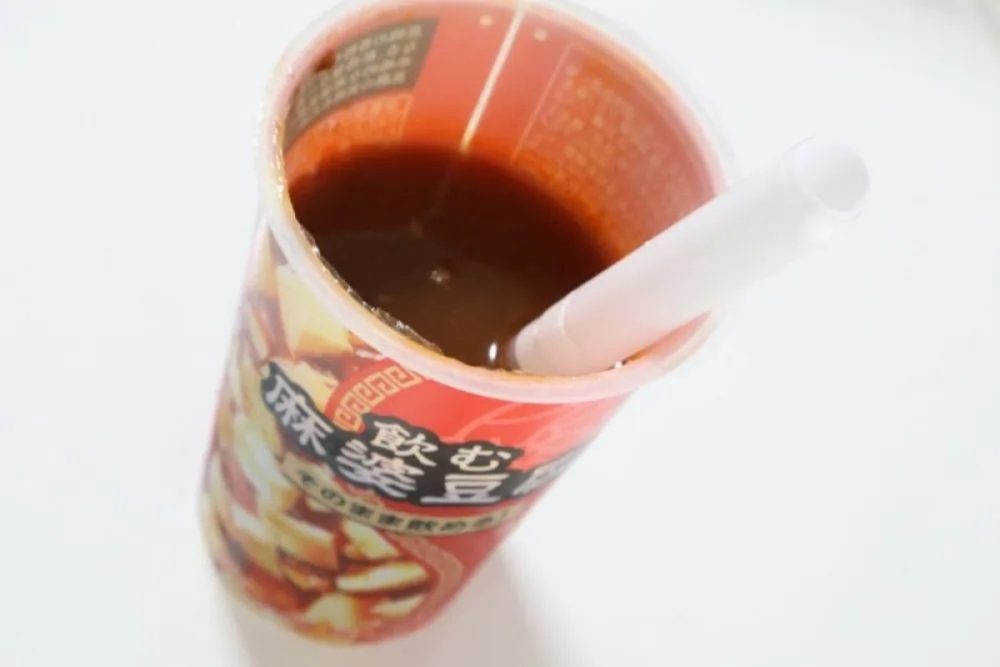 第3位 【ローソン正気か】新商品「飲む麻婆豆腐」の衝撃!冷たいままストローで吸った結果…正直レビュー
