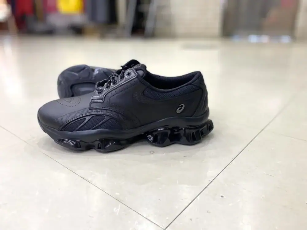 第2位　【革靴顔の高機能スニーカー】“いいとこ取り”すぎて感動…アシックス新作「GEL-KINETIC SP」をエディターが試し履き