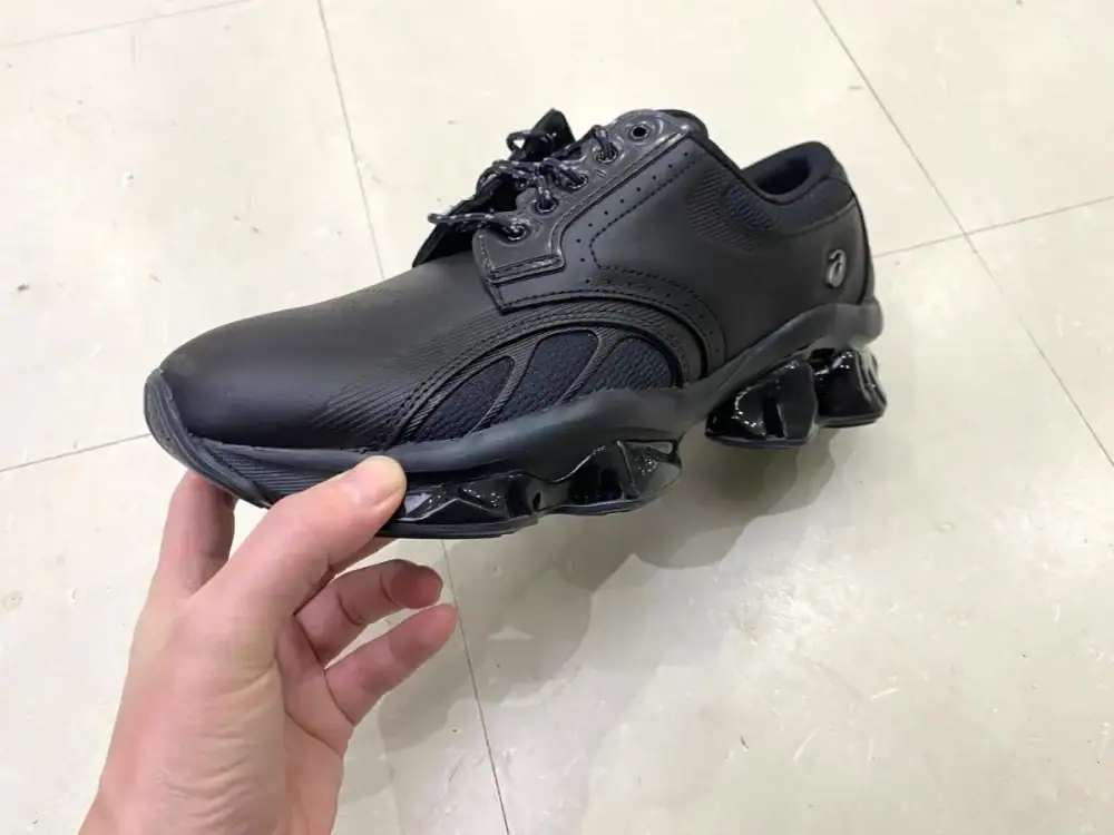 第2位　【革靴顔の高機能スニーカー】“いいとこ取り”すぎて感動…アシックス新作「GEL-KINETIC SP」をエディターが試し履き