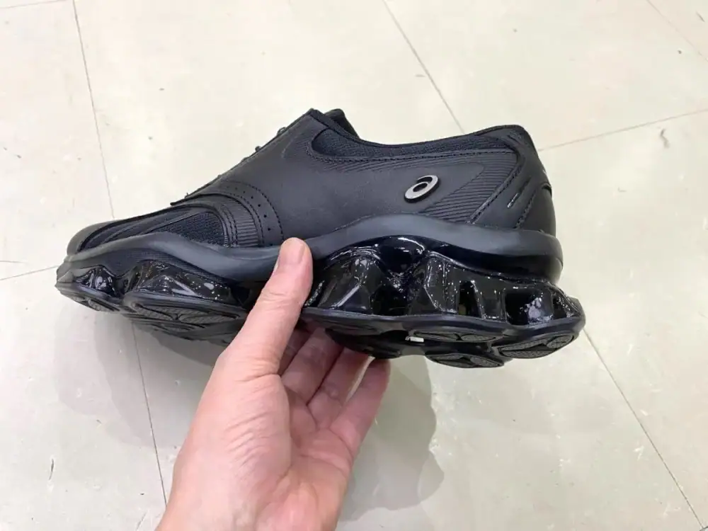 第2位　【革靴顔の高機能スニーカー】“いいとこ取り”すぎて感動…アシックス新作「GEL-KINETIC SP」をエディターが試し履き