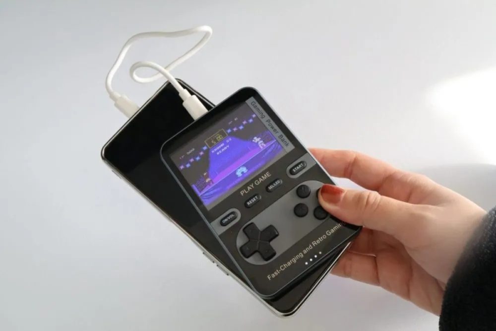 第2位 【逆に電池食うだろ!?】ドンキの謎商品“88種のゲームが遊べる”モバイルバッテリーは本末転倒なのか?ガチ検証してみた