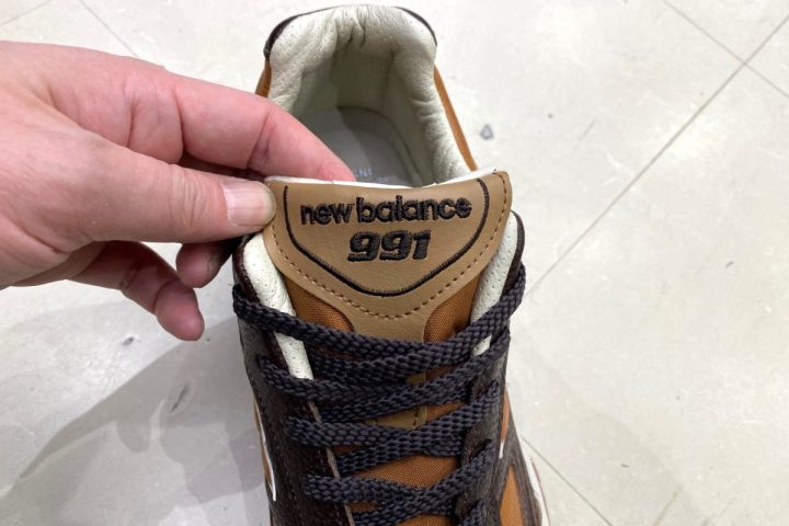 【4.6万円超のニューバランス】高級鞄のように育つ極上レザー!英国製「M991v1」が放つ“別次元の品格”をエディターが試し履き