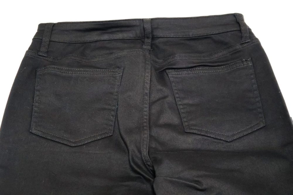 うしろにポケットもある