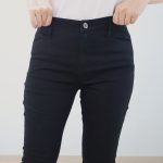 フィットしてスリムに見えるが着心地が良い