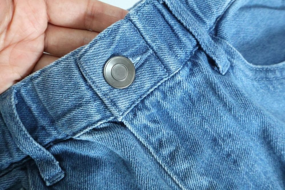 ボタンは簡素ではあるが安すぎるとは思わない