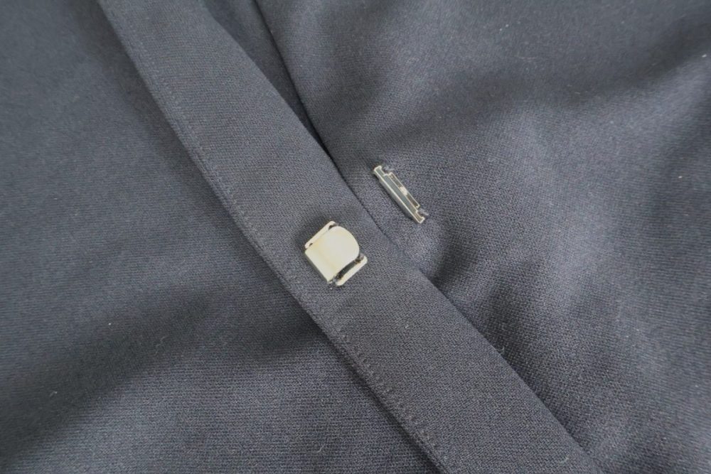 前面を止めるフック