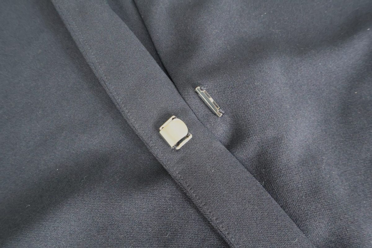 前面を止めるフック