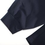 袖口もかっちりとしたデザイン