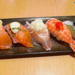 コラボ限定トラベルステッカー付き　寿司5種盛り