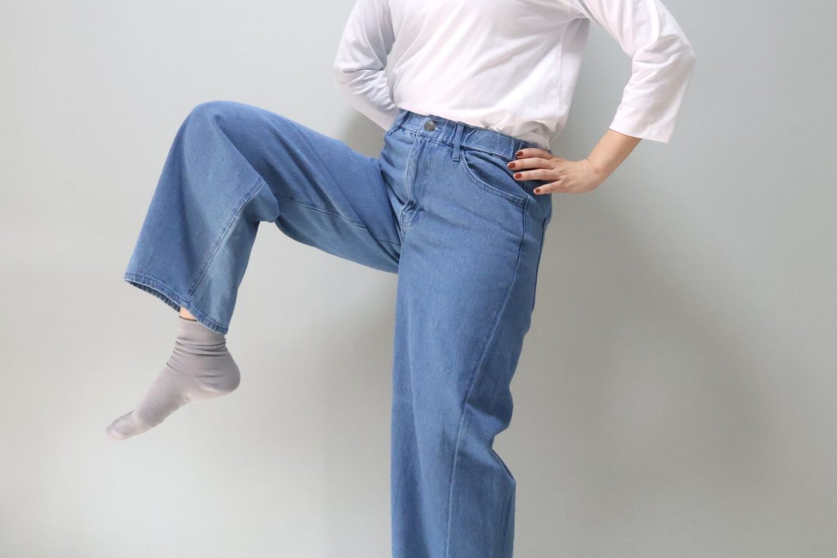 こんな姿勢でも全く圧迫感がない履き心地の良さ