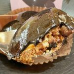 中からはサクサク食感のクランブルとキャラメールムースがお目見え！