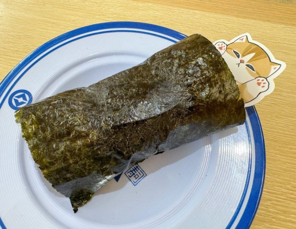 猫を豪快にガブリ！「にゃんごろスシサンド」