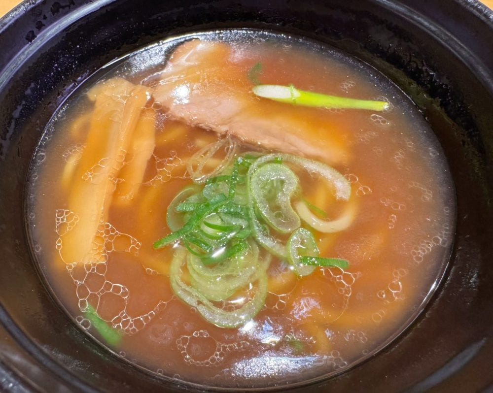 らーめんや天金監修「旭川 醤油らーめん」