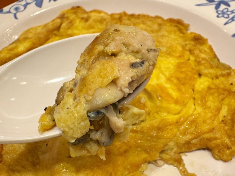 贅沢にも6粒もの大ぶりな牡蠣がゴロっと入っている