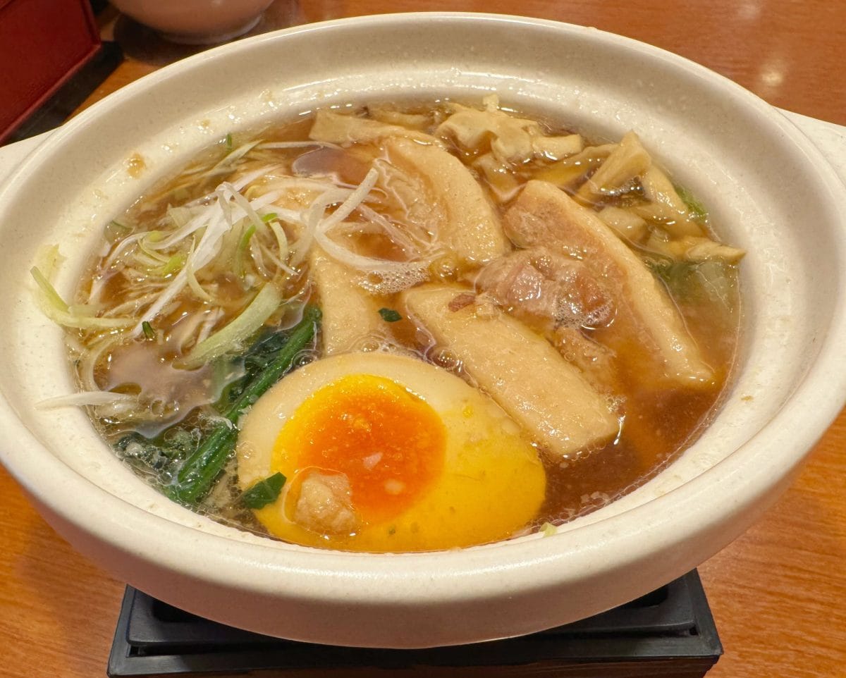 ホロっととろける特大角煮が最高に旨い「豚の角煮」