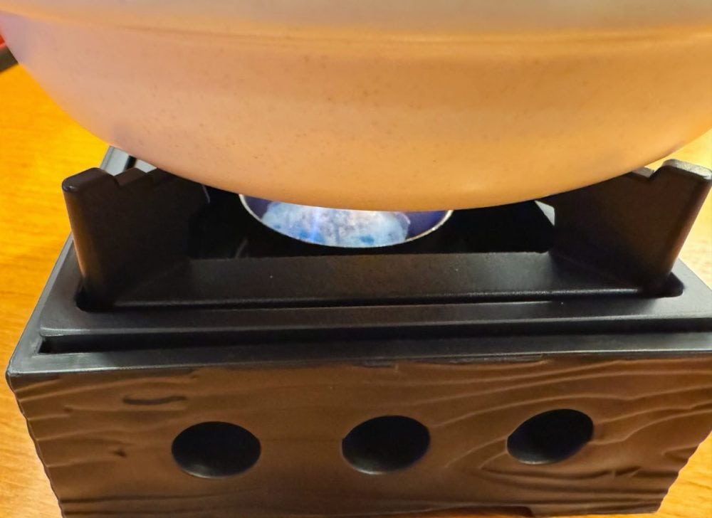 卓上で温めるスタイルなので、最初から最後までアツアツを楽しめる