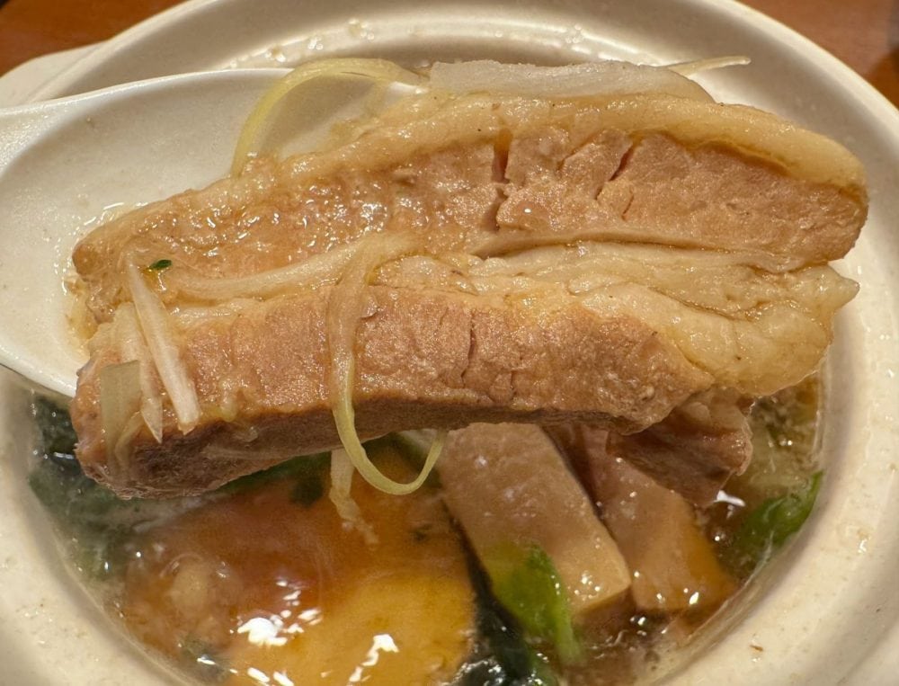 大ぶりの豚バラ角煮がごろり