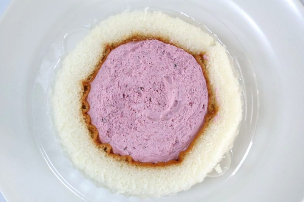 「Uchi Café北海道産ハスカップ プレミアムロールケーキ」