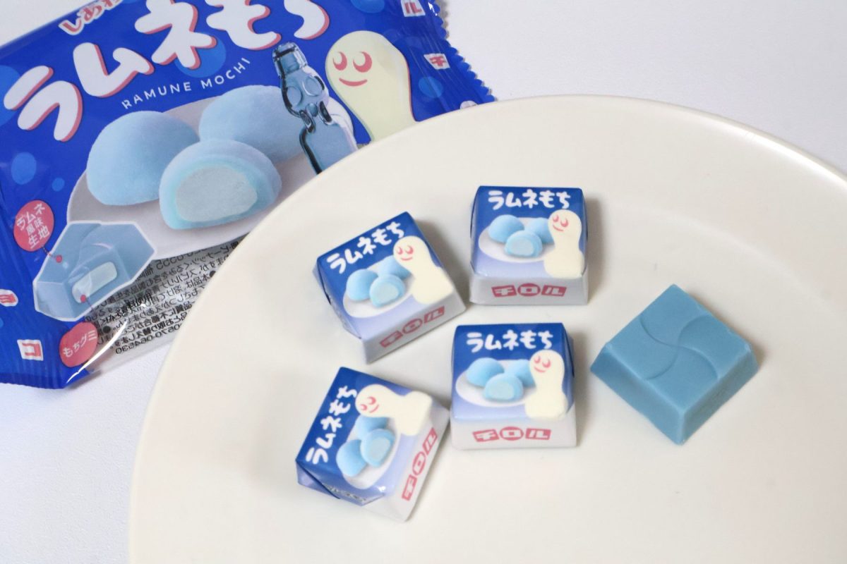 「チロルチョコ しあわせを呼ぶ青いラムネもち袋（5個入）」　