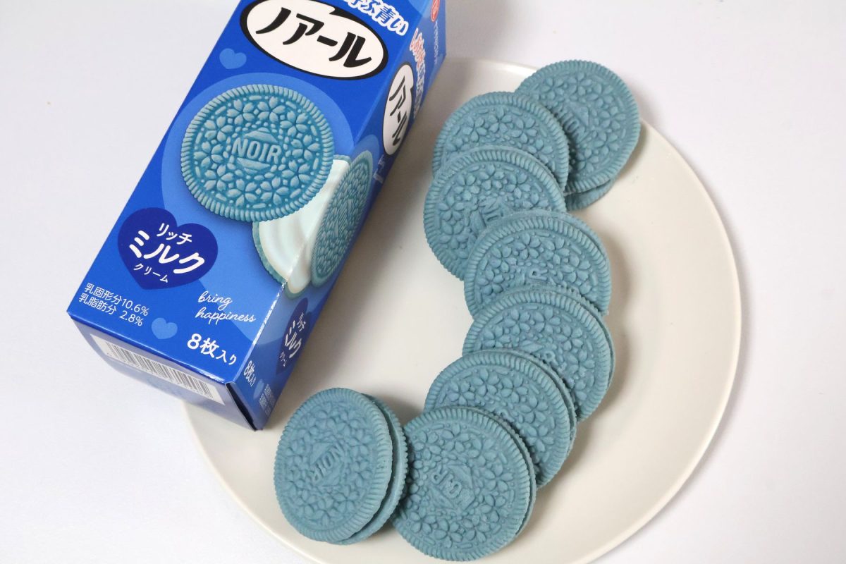 「ヤマザキビスケット しあわせを呼ぶ青いノアール リッチミルククリーム（8枚入り）」　