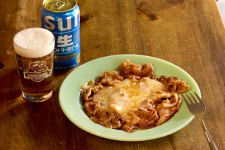 【6分でガチウマつまみ】甘い豚肉の異世界にビールが止まらない…“チーズポークチャップサイドダウン”がマジサイコー